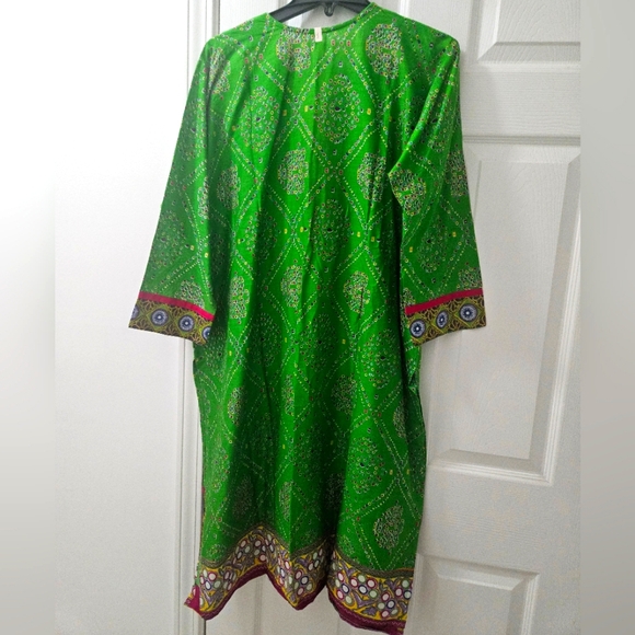 Embroidered tunic top. SZ Large. - Picture 2 of 8